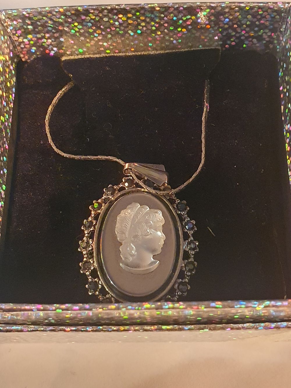 Lot 180: Vintage cameo chain boxed