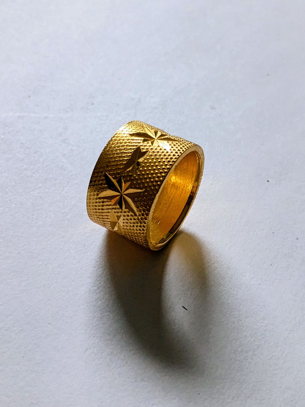 Lot 209: Beautifully detailed Band Ring