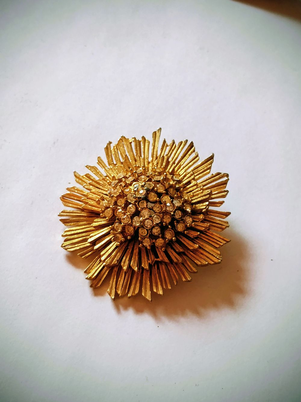Lot 216: Large Vintage Diamante Broach