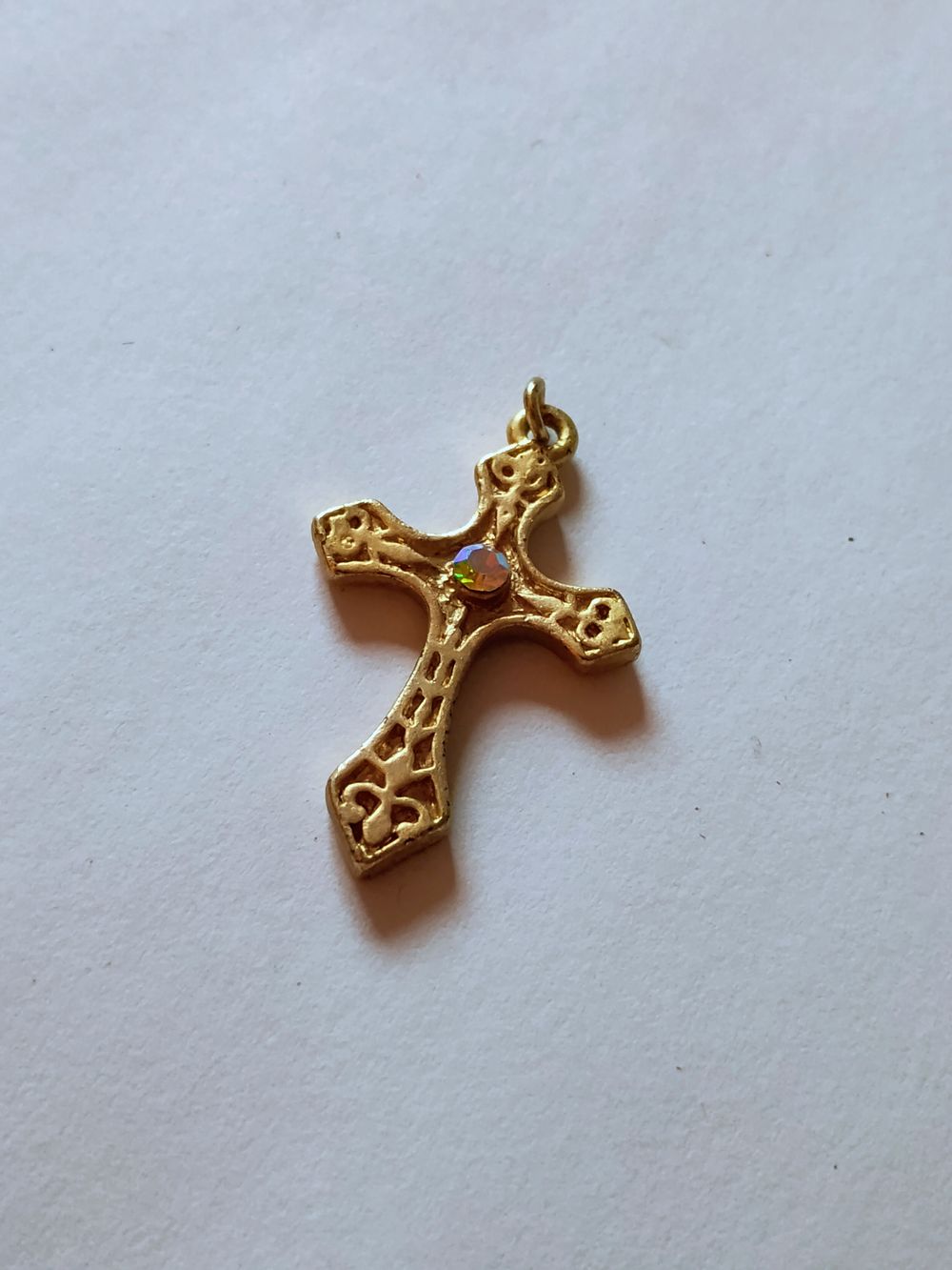 Lot 217: Beautiful Single Stone Cross Pendant
