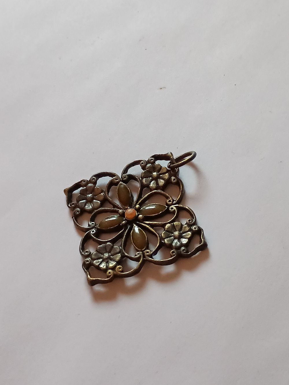 Lot 221: Vintage Pendant