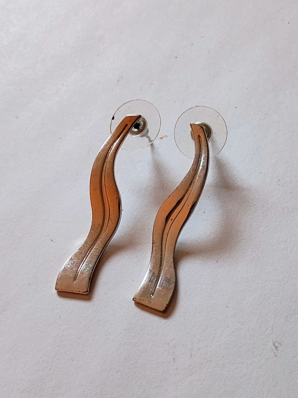 Lot 225: Ladies wavy Bar earrings
