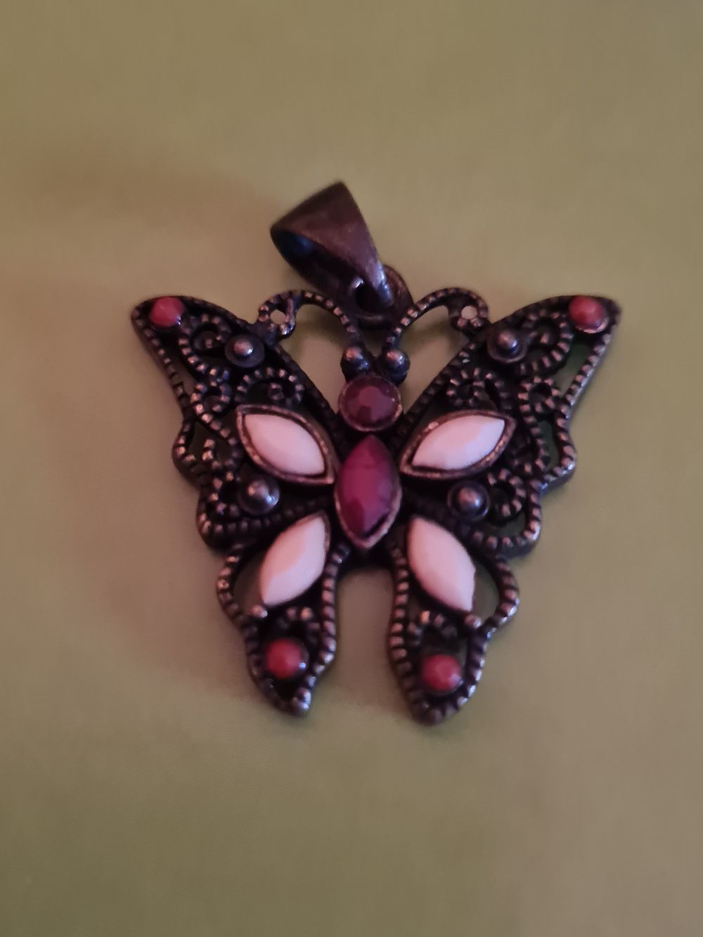 Lot 195a: Butterfly pendant