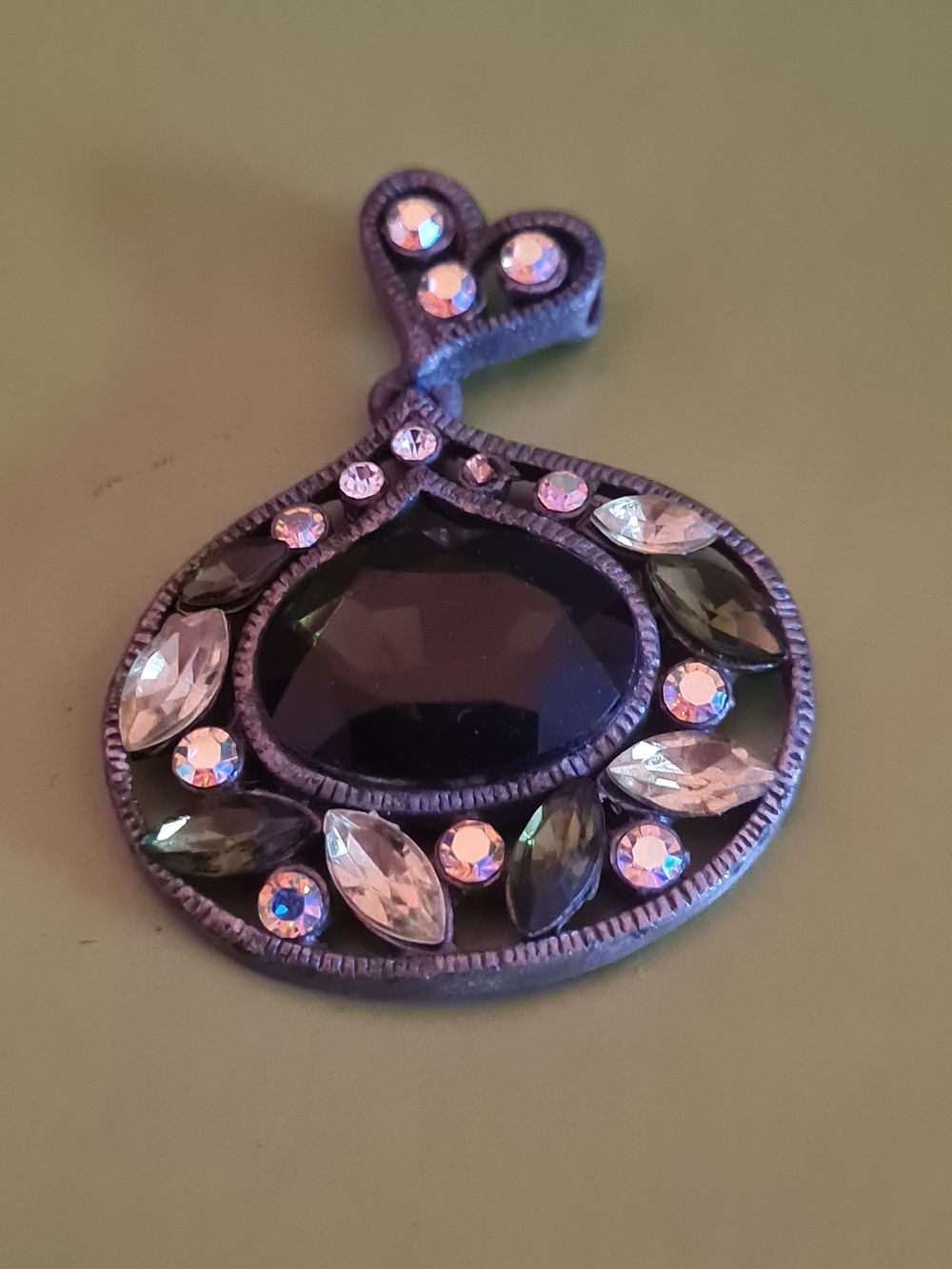 Lot 188: Vintage pendent