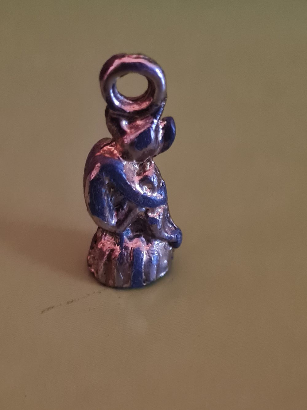 Lot 189: Vintage pewter pendant