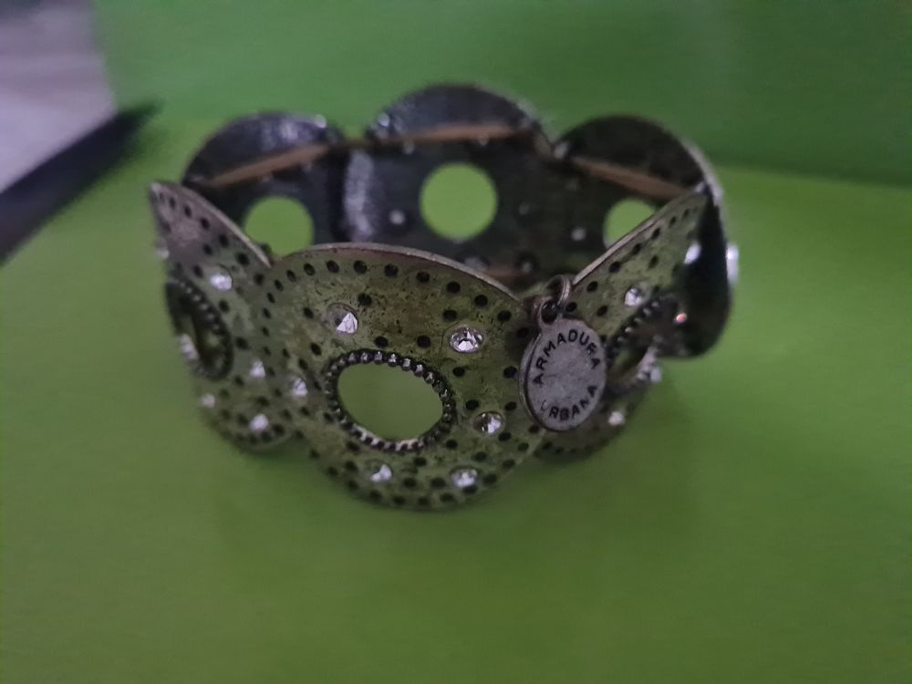 Lot 471: Heavy bangle