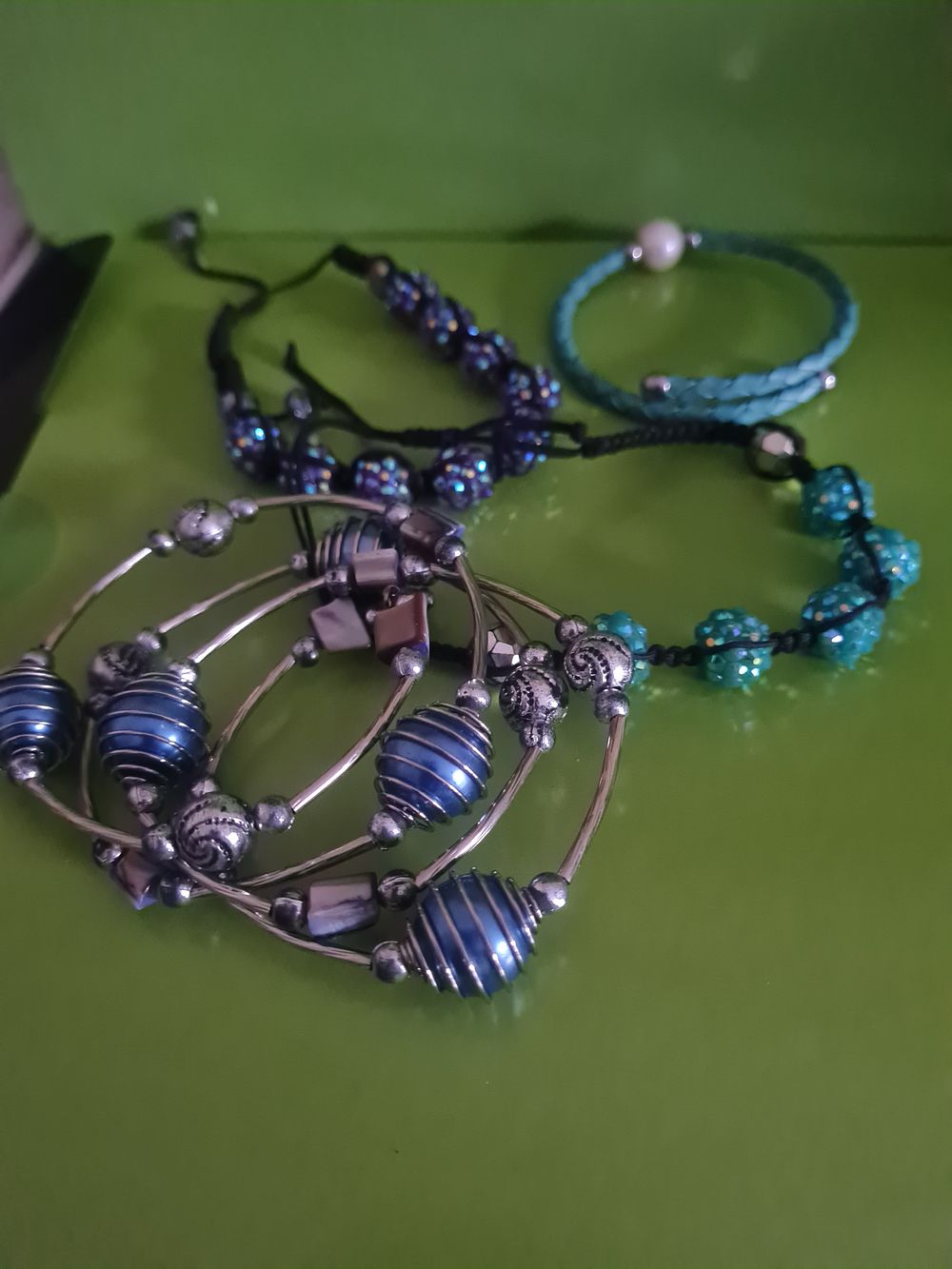 Lot 473: 4 bangles