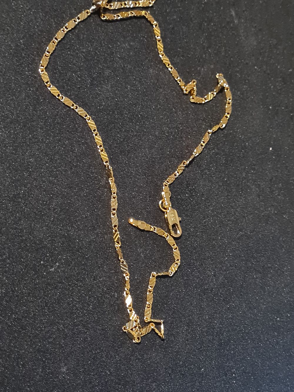 Lot 507: 18k gold plated chain