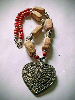 Ladies vintage necklace & pendant