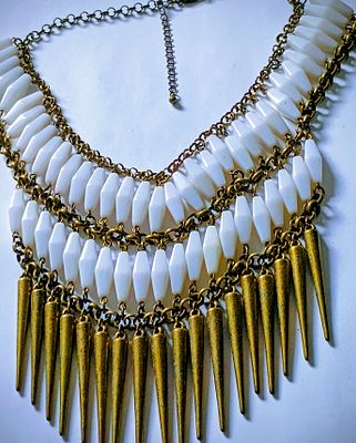 Stunning Large Detailed necklace