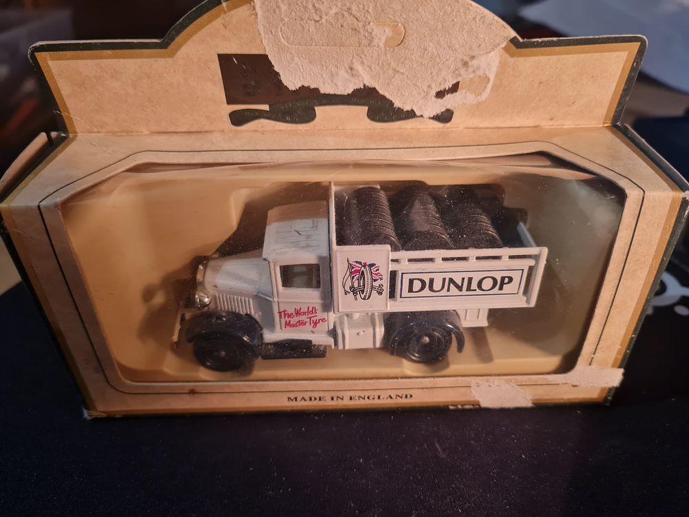 Lot 10a: Dunlop boxed model