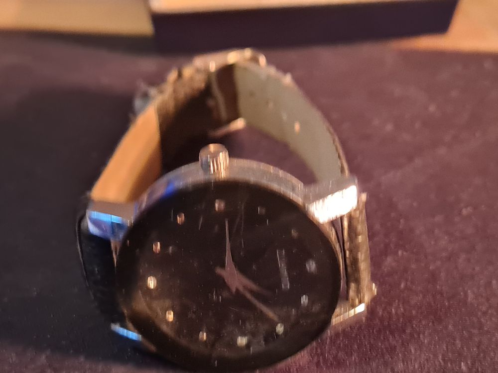 Lot 176: Quartz watch