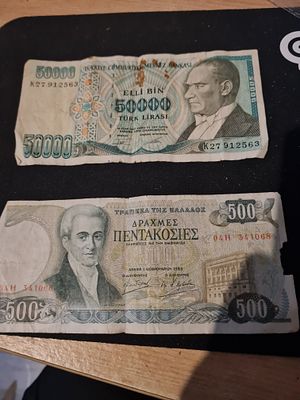 2 vintage banknotes foreign