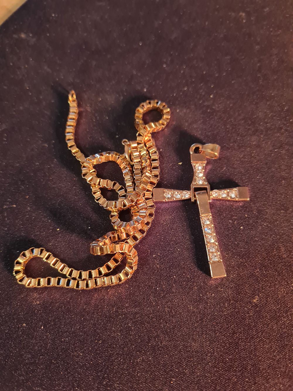Lot 510: Large cross and chain