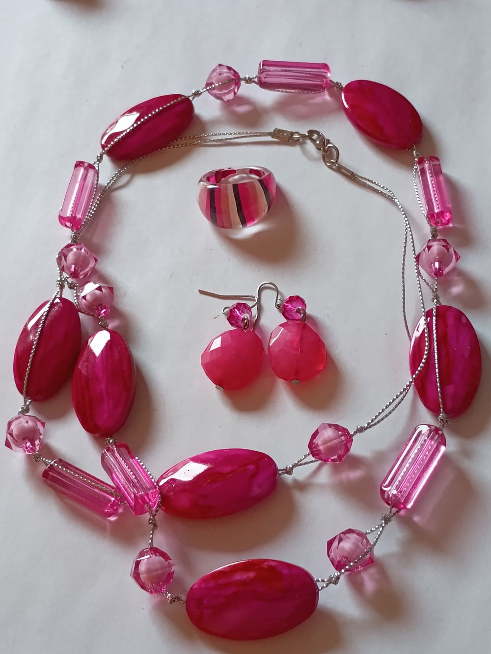 Lot 175: Pink detail jewellery lot
