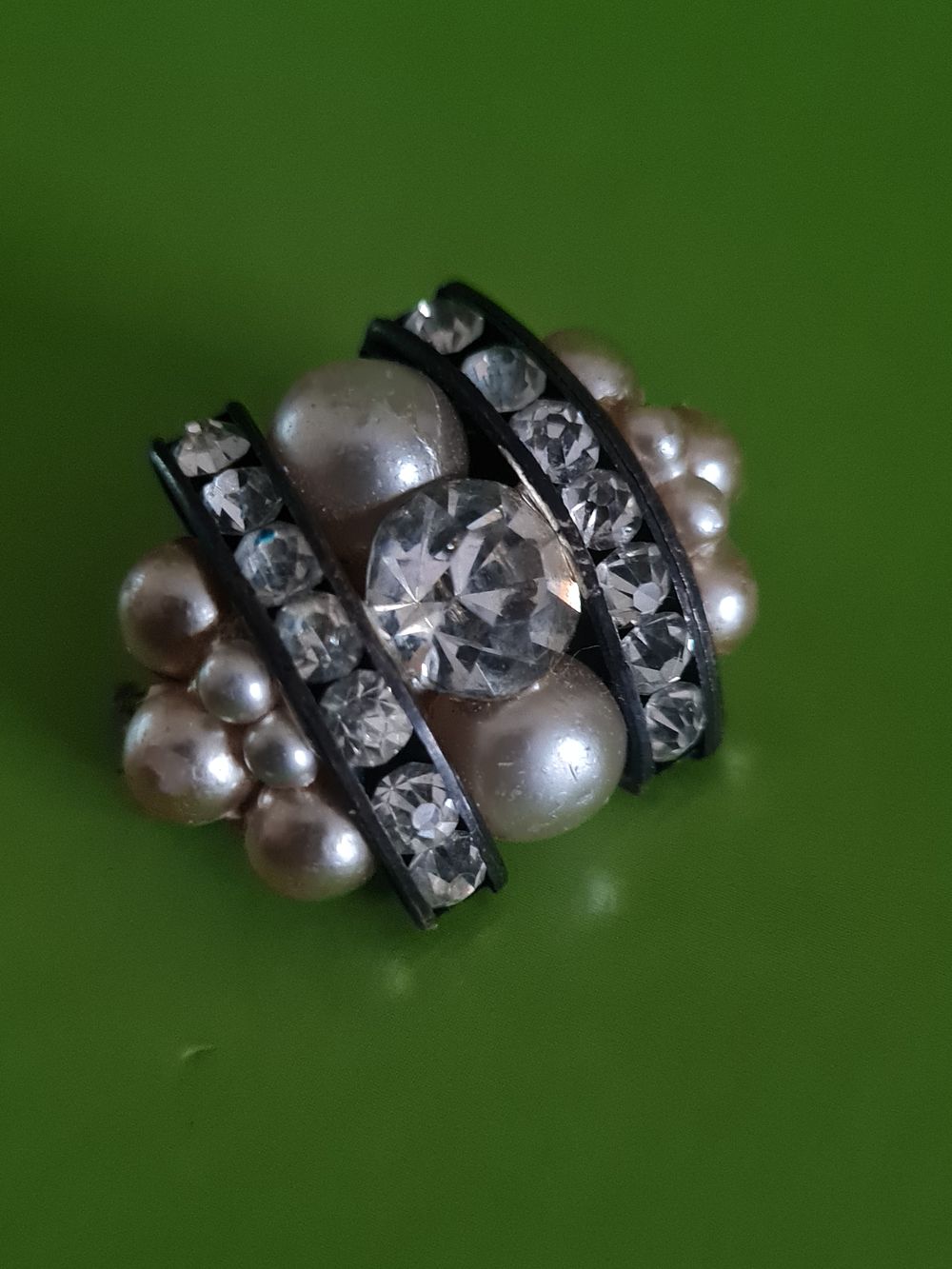Lot 182: Antique broach