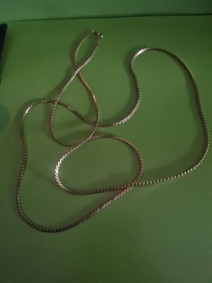 Large gold tone tone chain