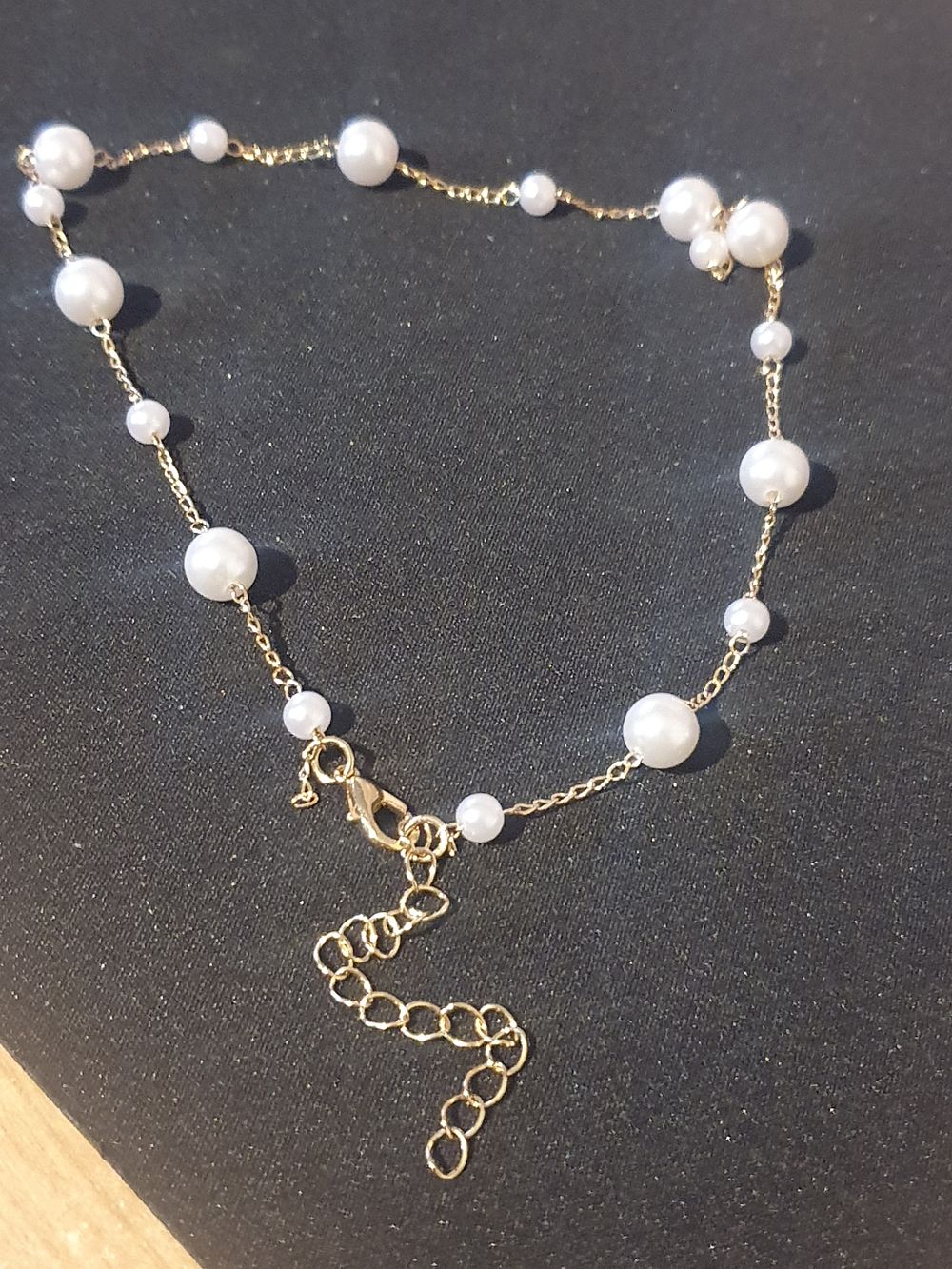 Lot 145: Ladies beaded chain fine