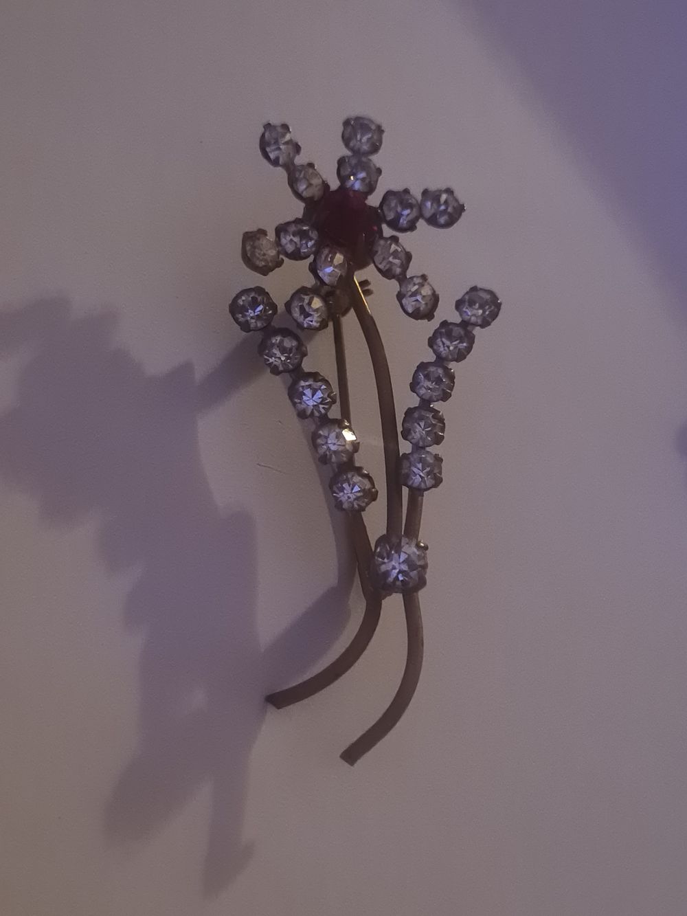 Lot 151: Vintage flower broach