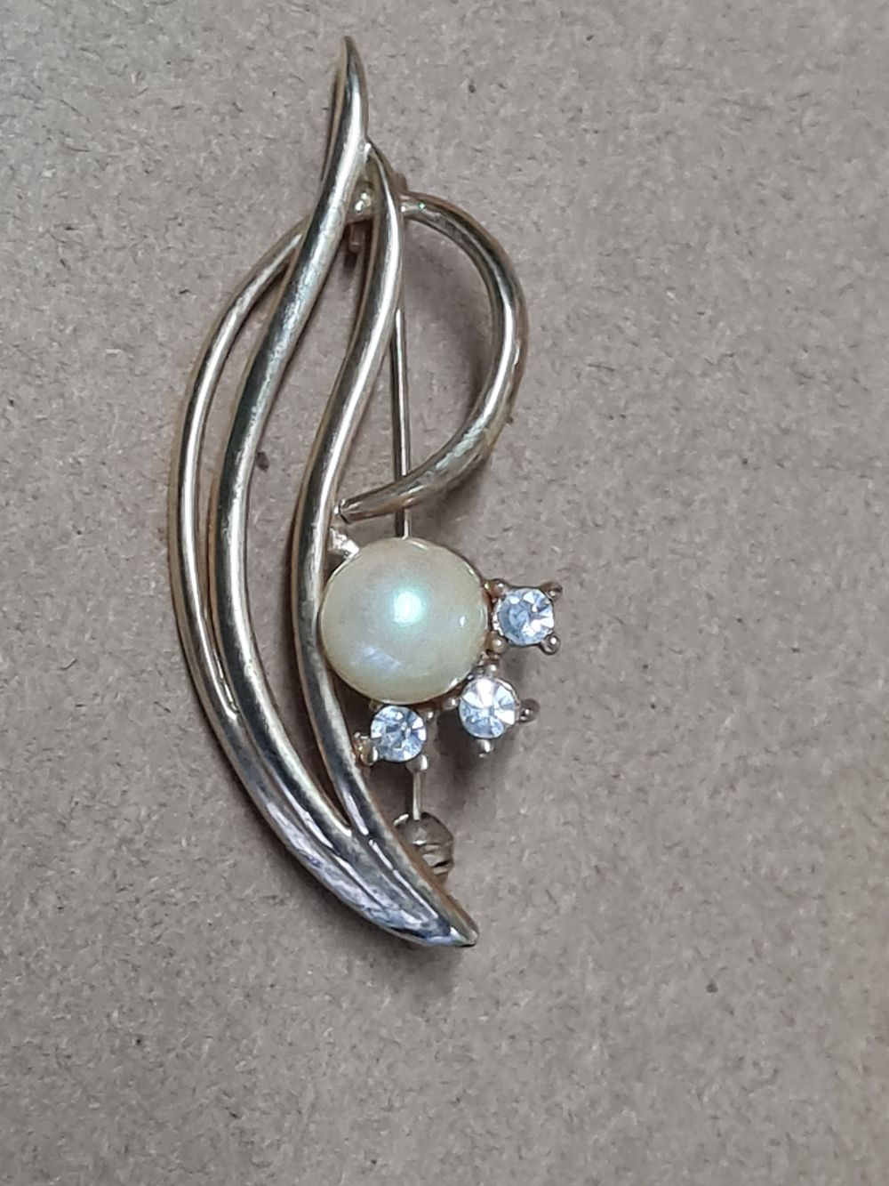 Lot 165: Vintage broach