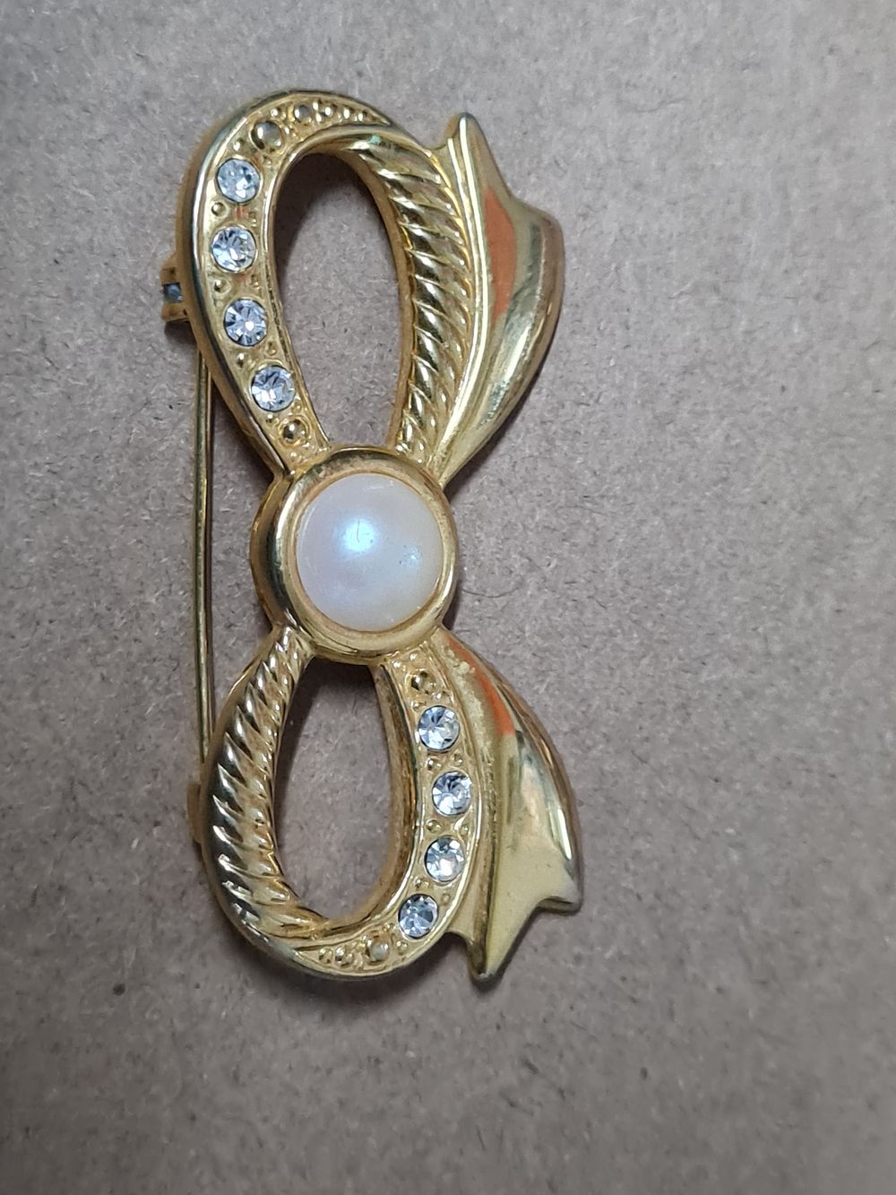 Lot 167: Vintage broach