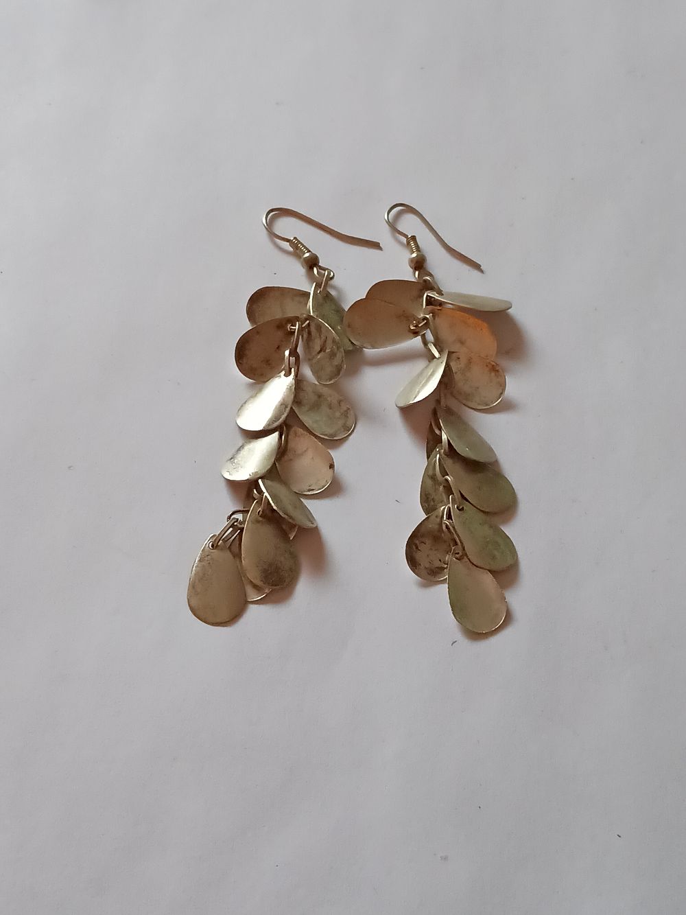 Lot 170: Pair of drop earrings