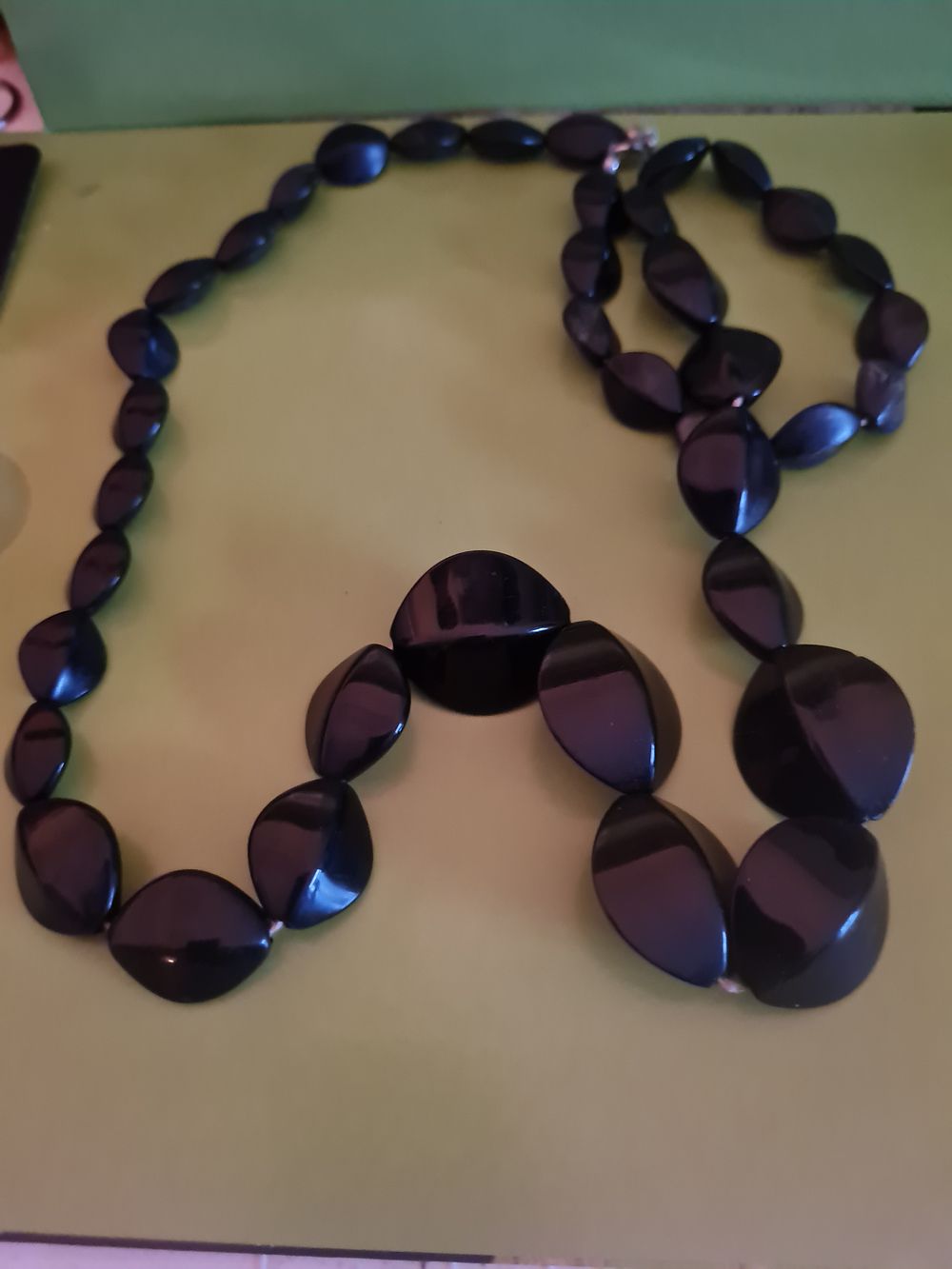 Lot 175: Large black beaded chain