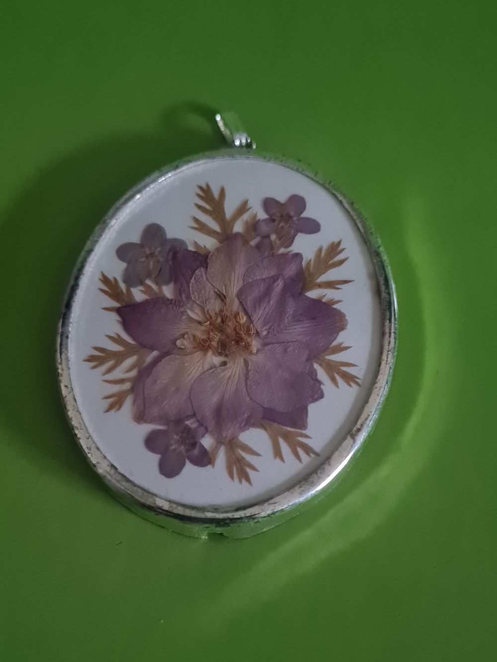 Lot 188: Vintage large pendant