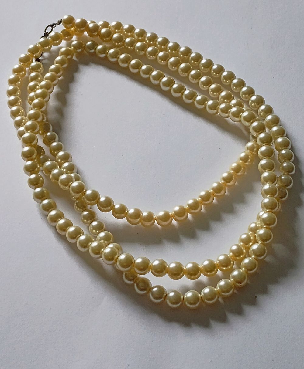 Lot 194: Long Pearly Style Necklace