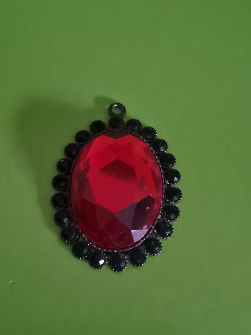 Lot 209: Vintage red stone bangle