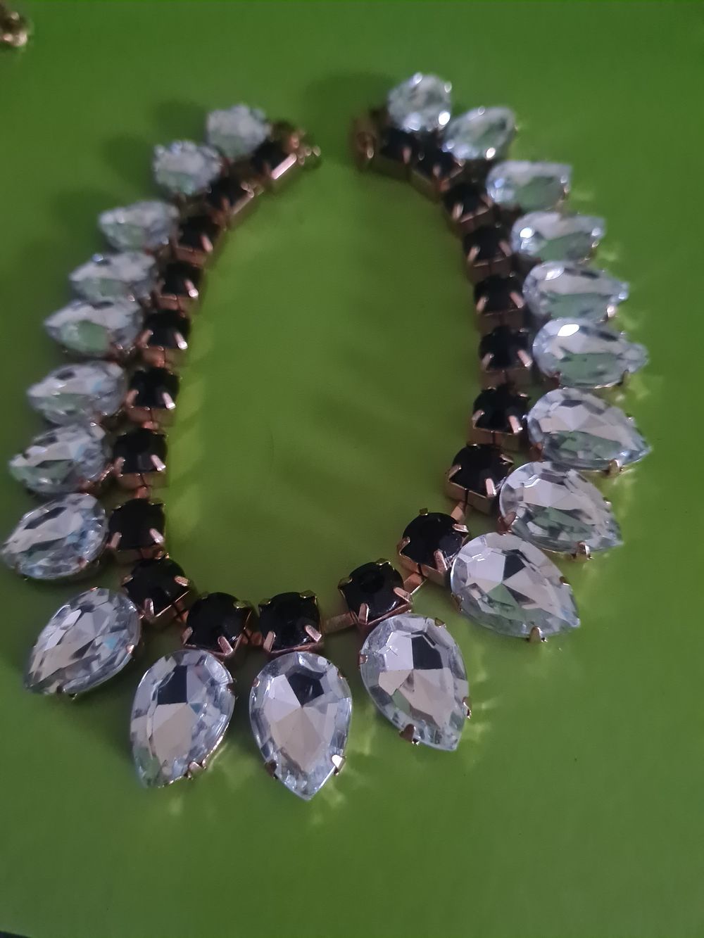 Lot 213: Beautiful ladies necklace