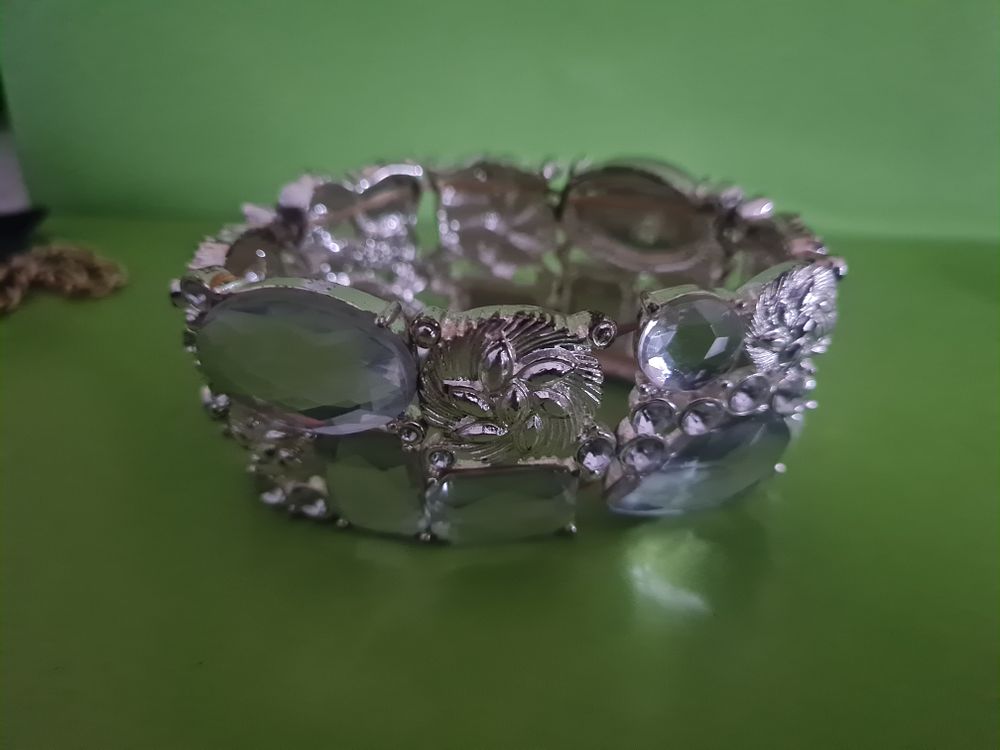 Lot 216: Large bangle