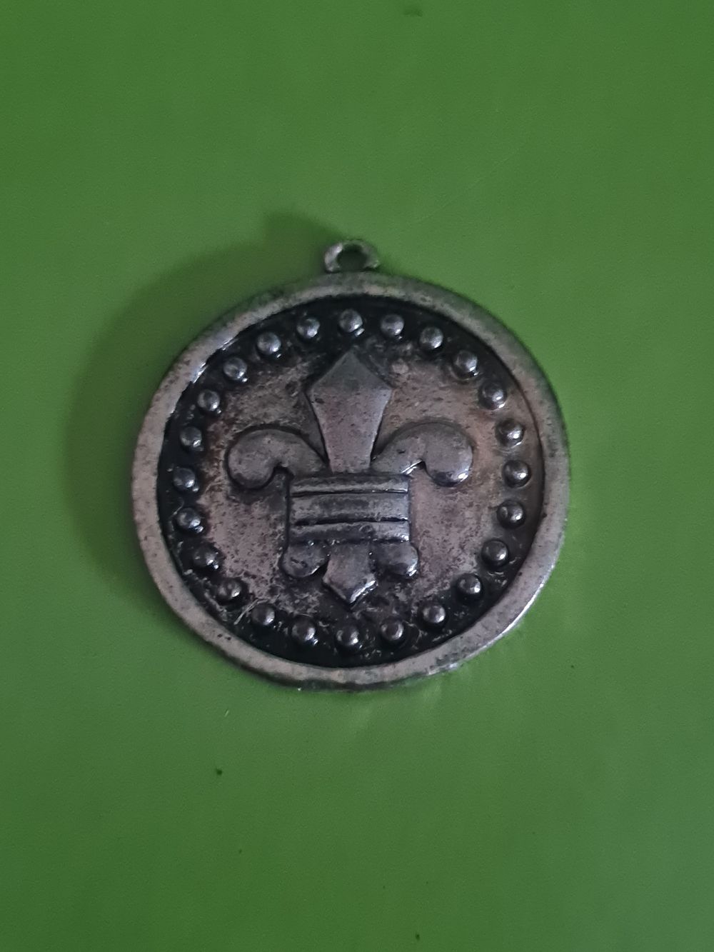 Lot 221: Vintage pendent