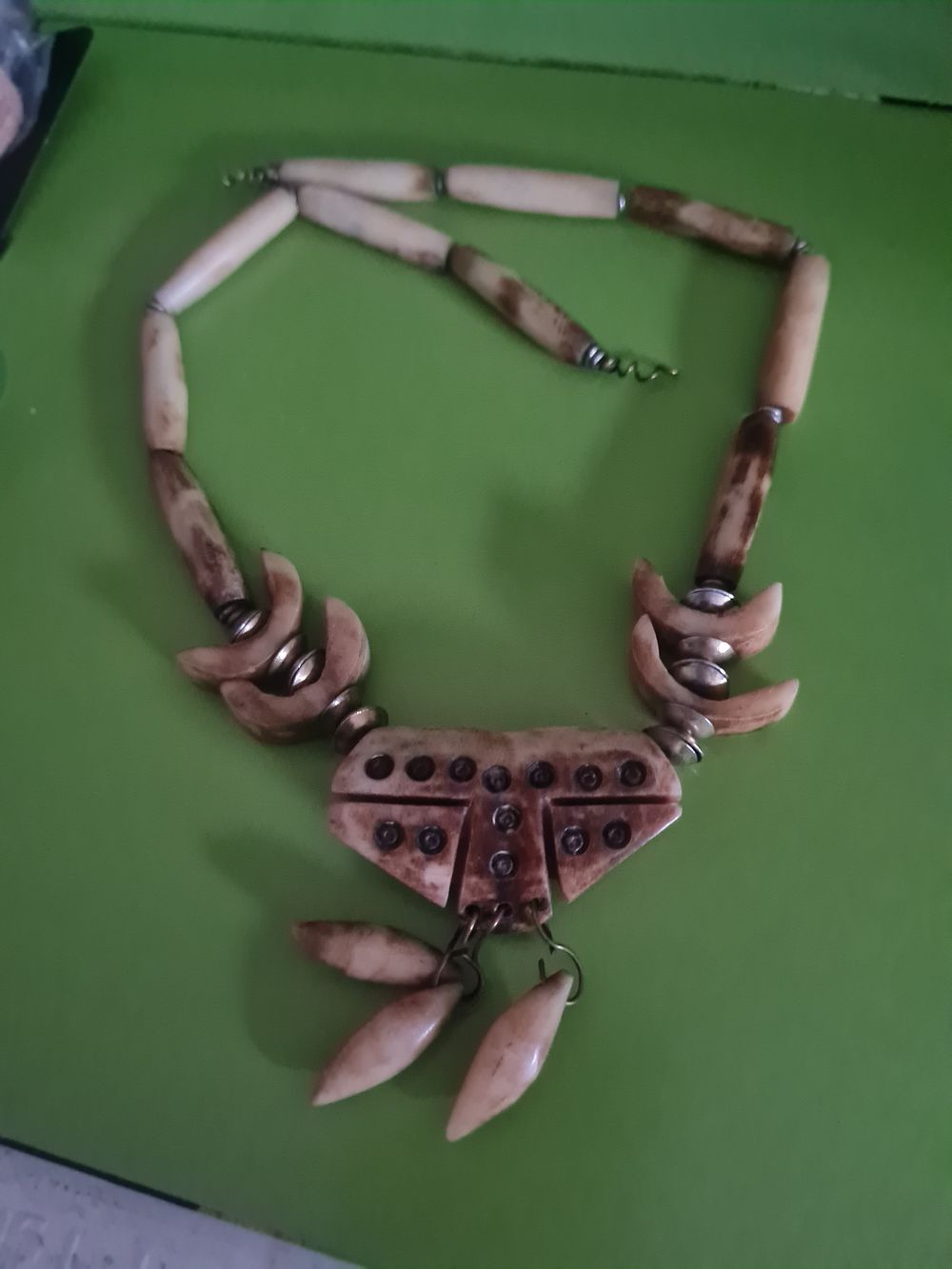 Lot 231: Vintage necklace