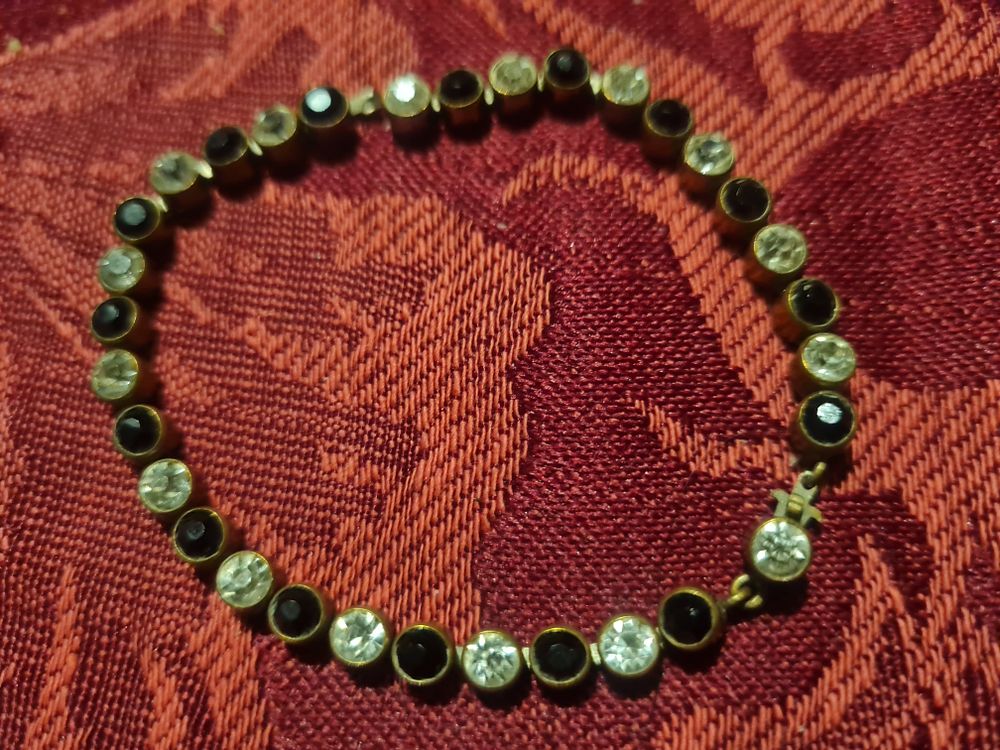 Lot 237: Vintage bangle