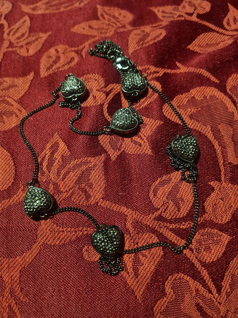 Lot 242: Large heart necklace