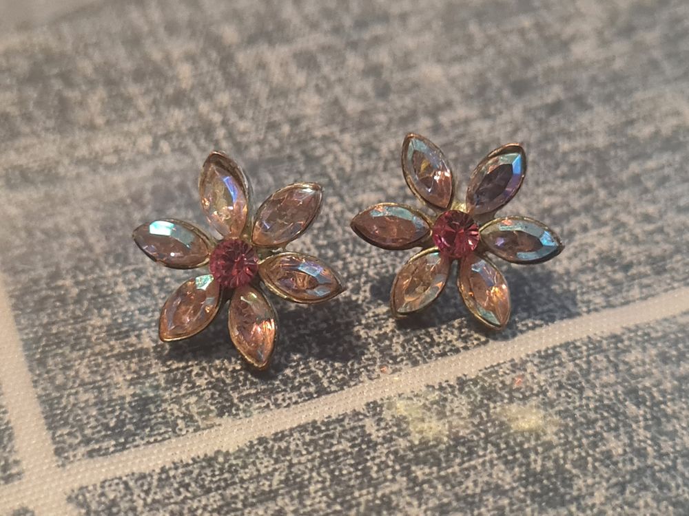 Lot 258: Vintage earings