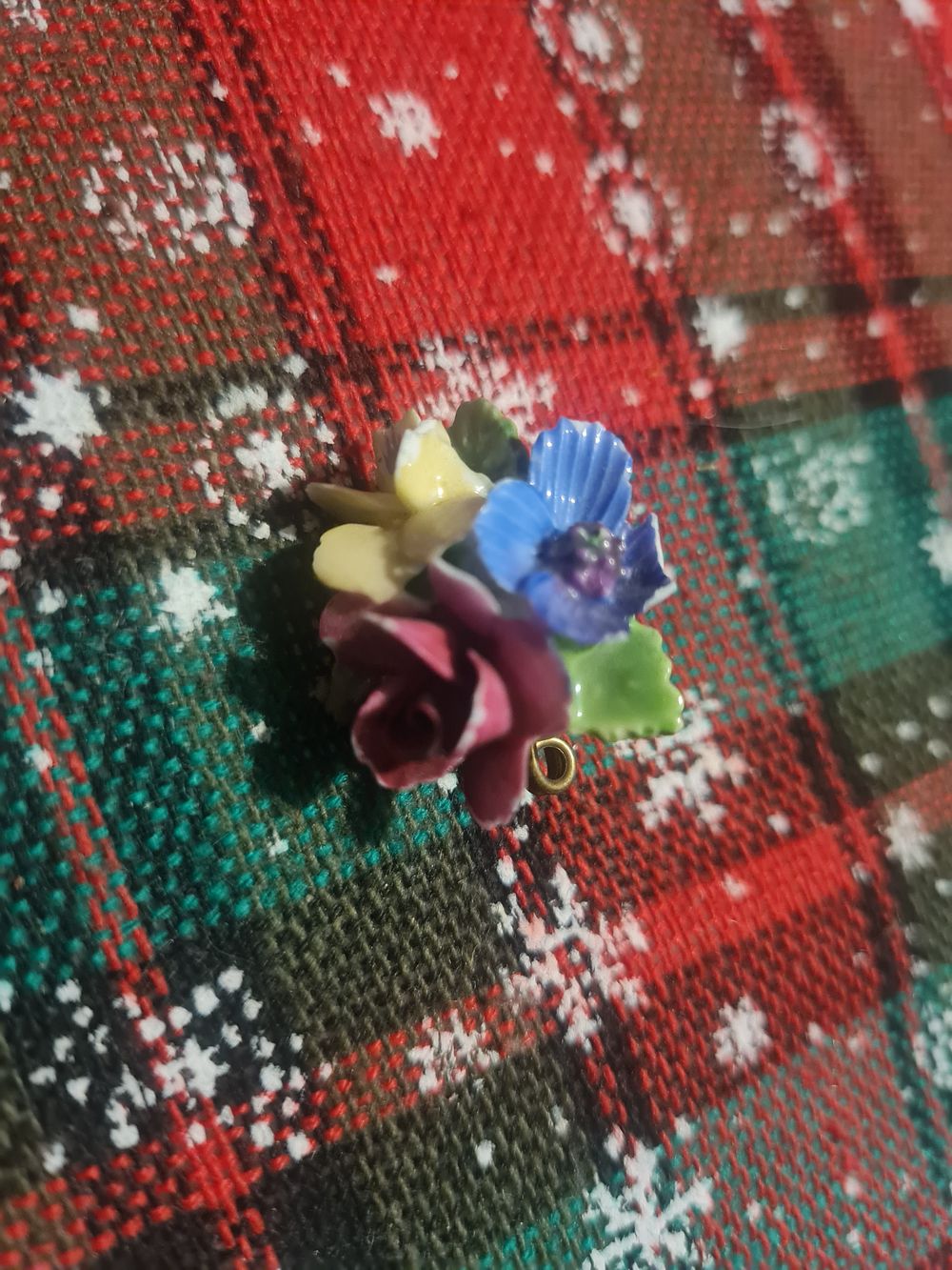 Lot 270: Flower broach