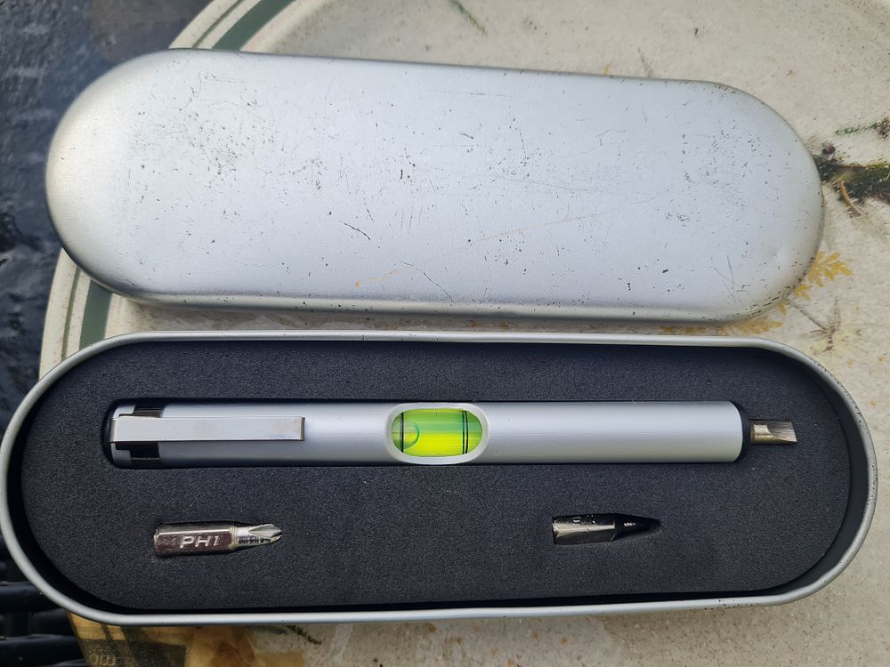 Lot 144: Level set