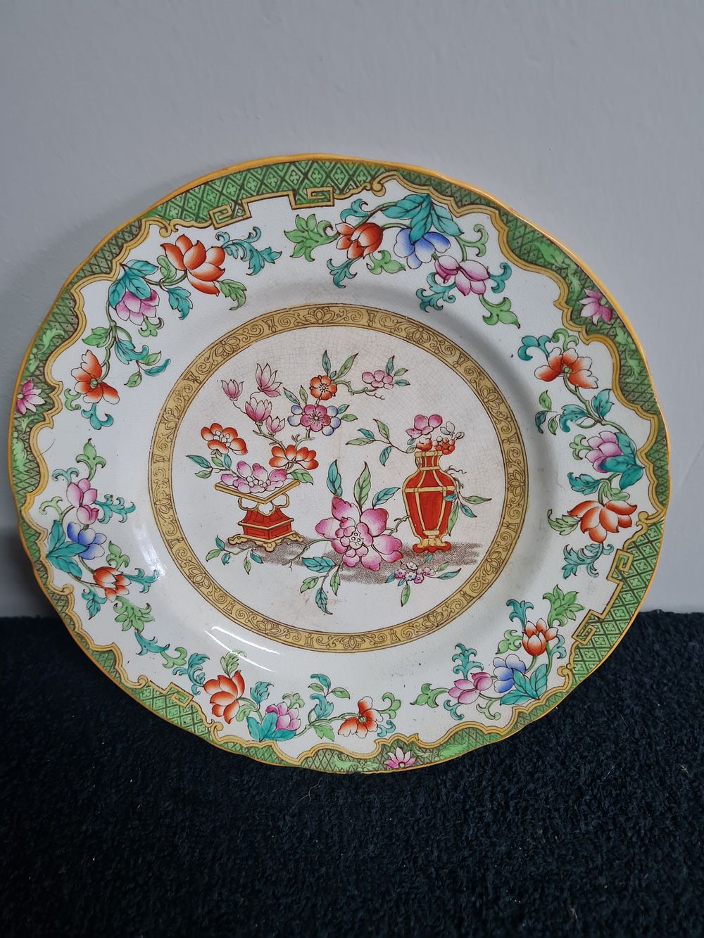 Lot 163: Vintage poole collecters plate