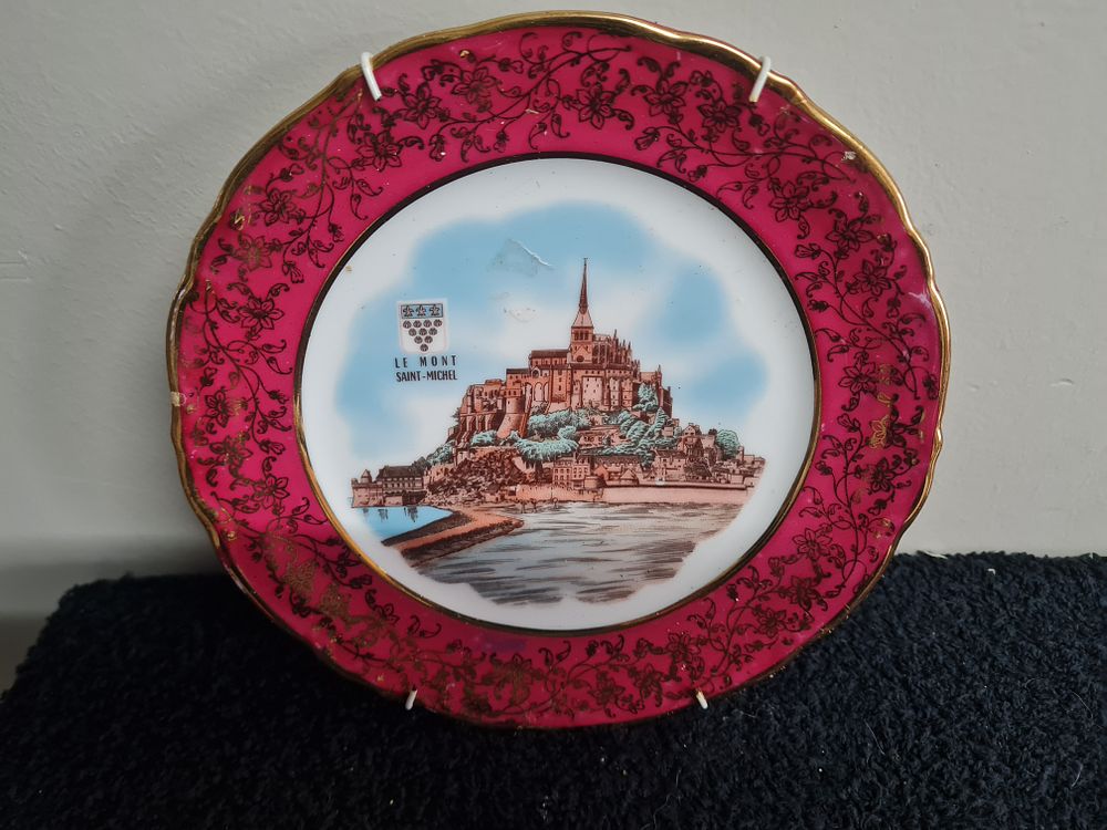 Lot 166: Vintage le mont saint Michael