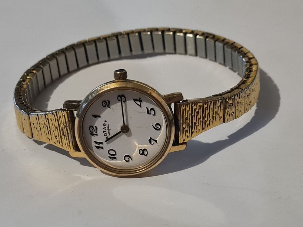 Lot 257: Vintage ladies rotary watch