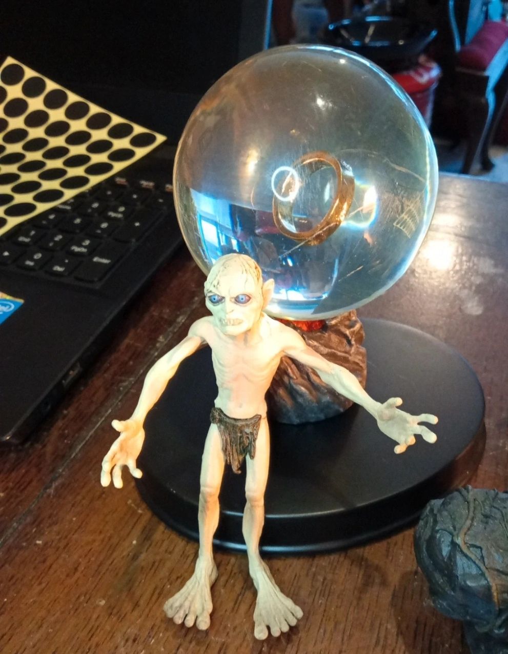 Lot 268: 2 lord of the rings collectables