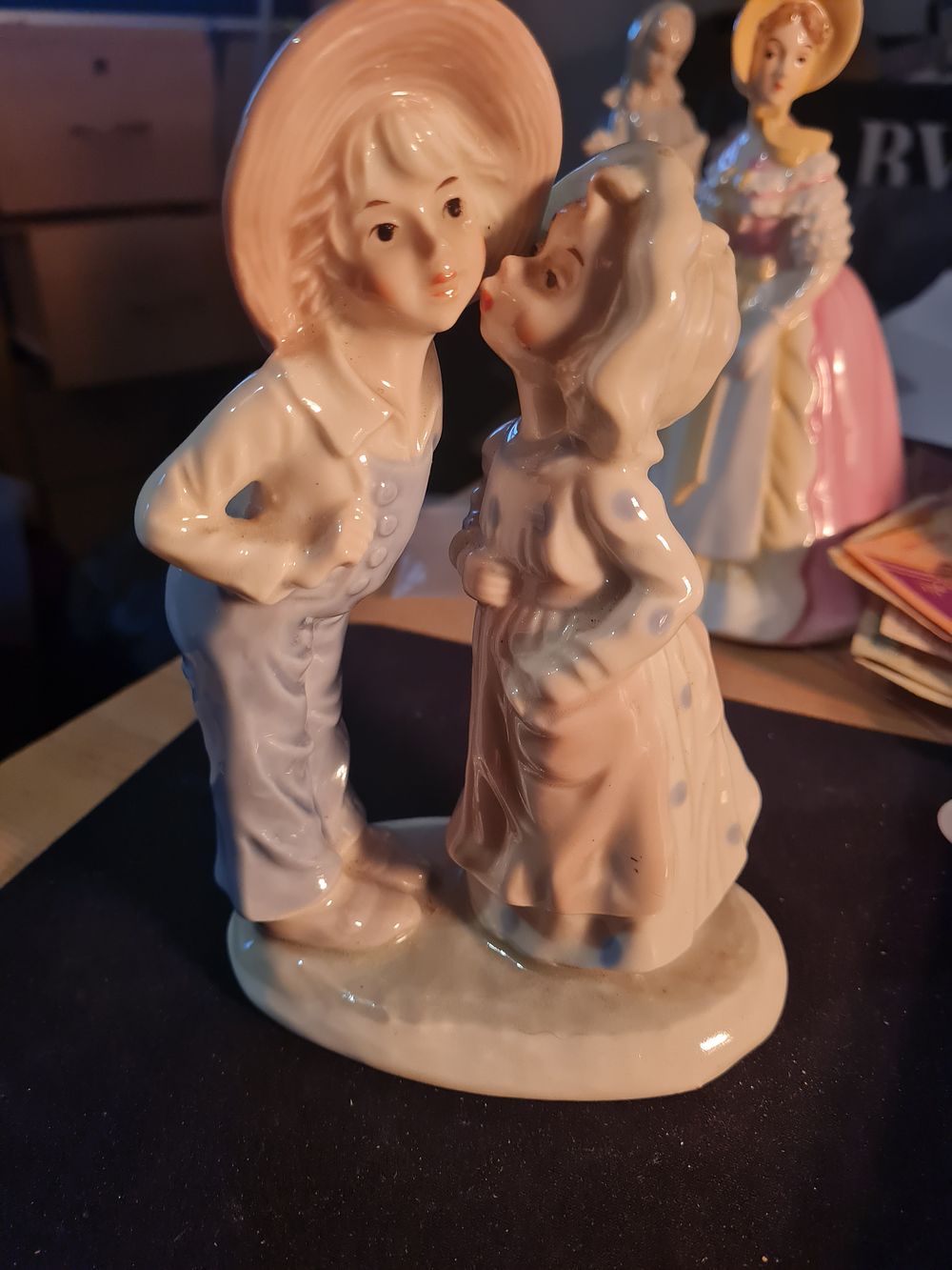 Lot 273: Vintage figerine
