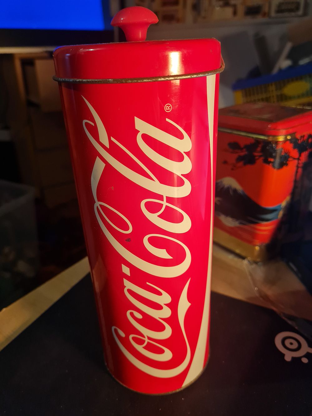 Lot 275: Coca-Cola collecters tin