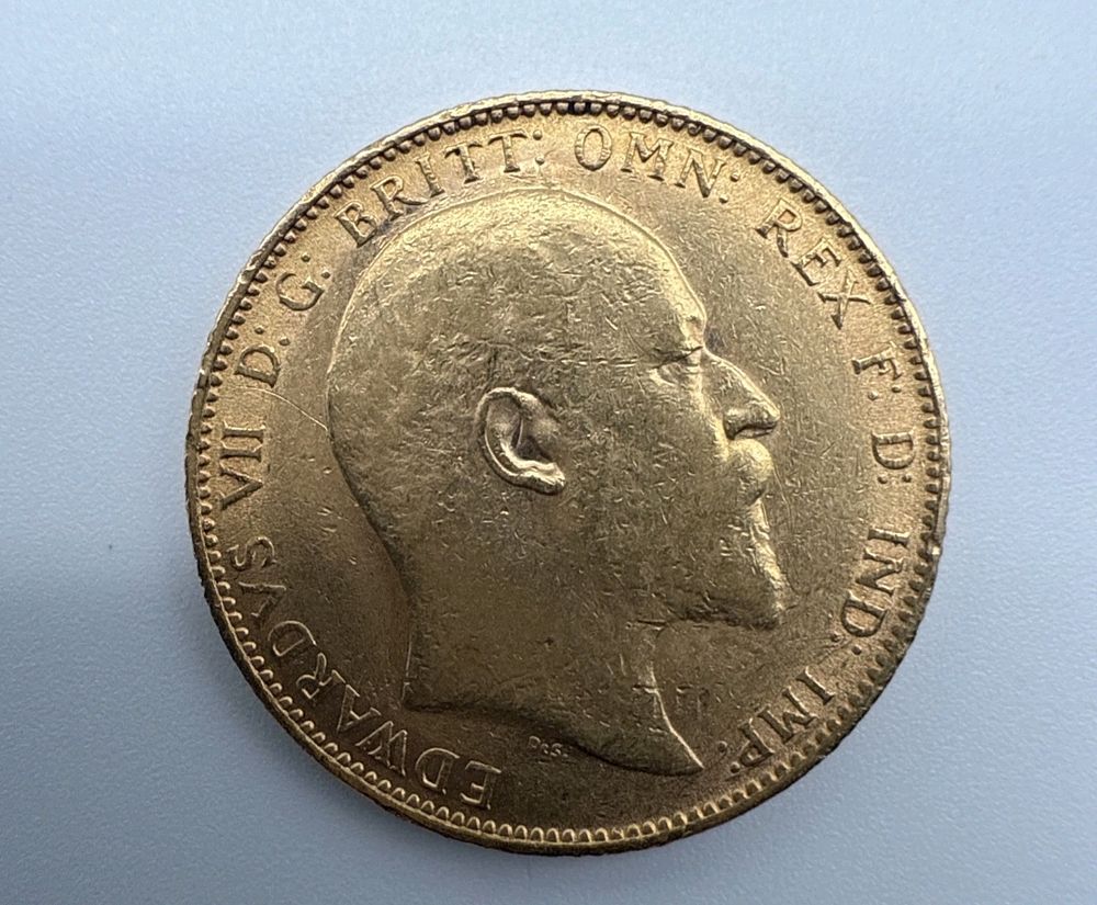 Lot 37p: 22ct full sovereign