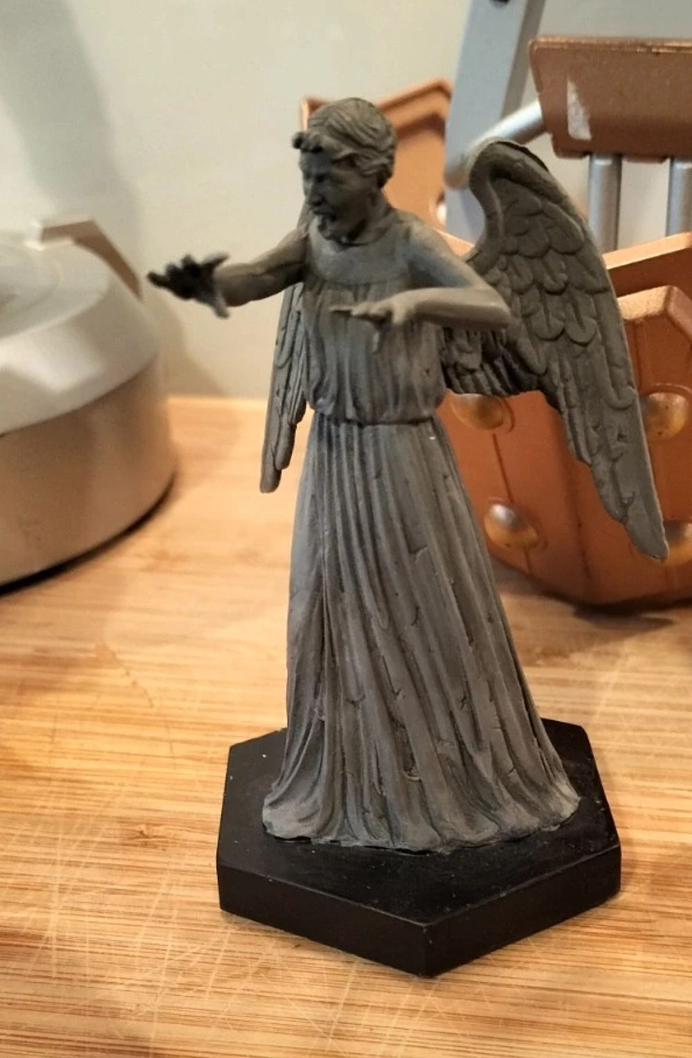 Lot 197: De who figure