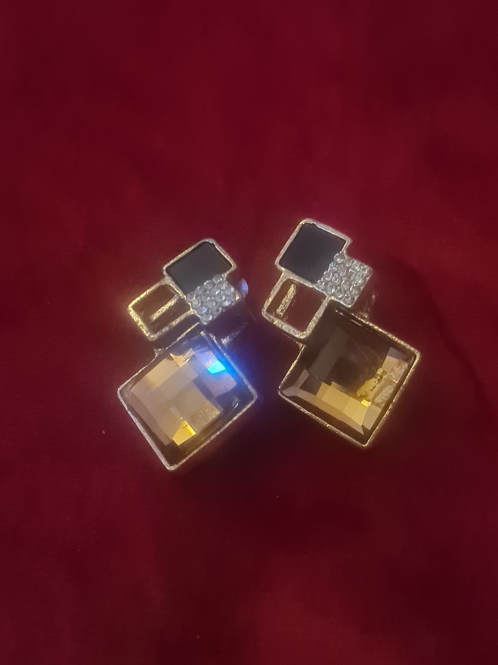 Lot 225: Vintage earings