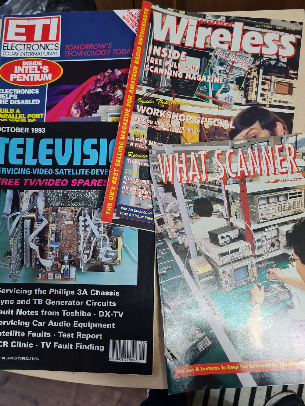 Lot 127: Vintage electronics book