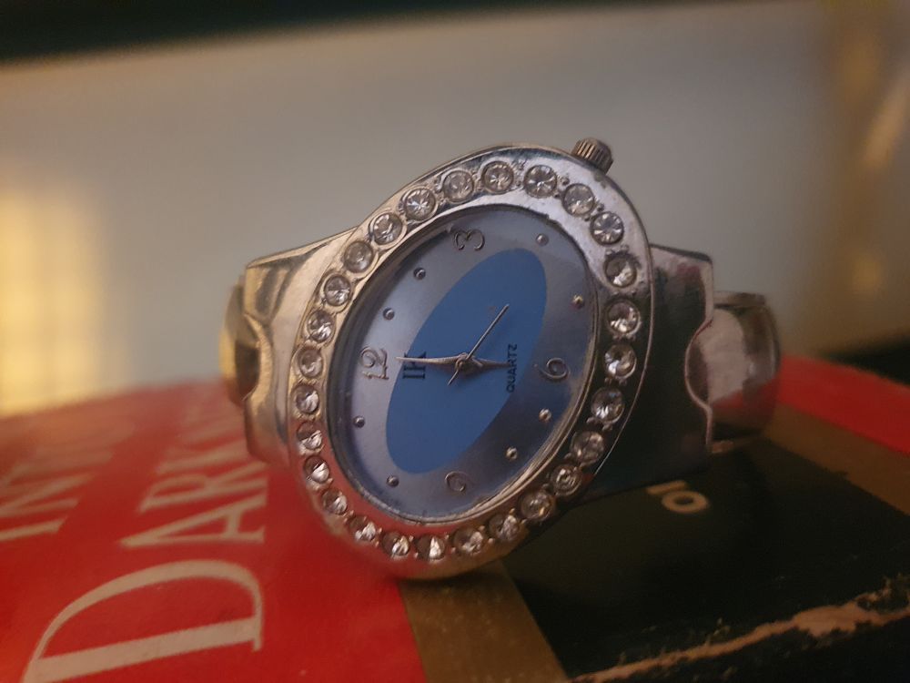 Lot 165: Ladies watch